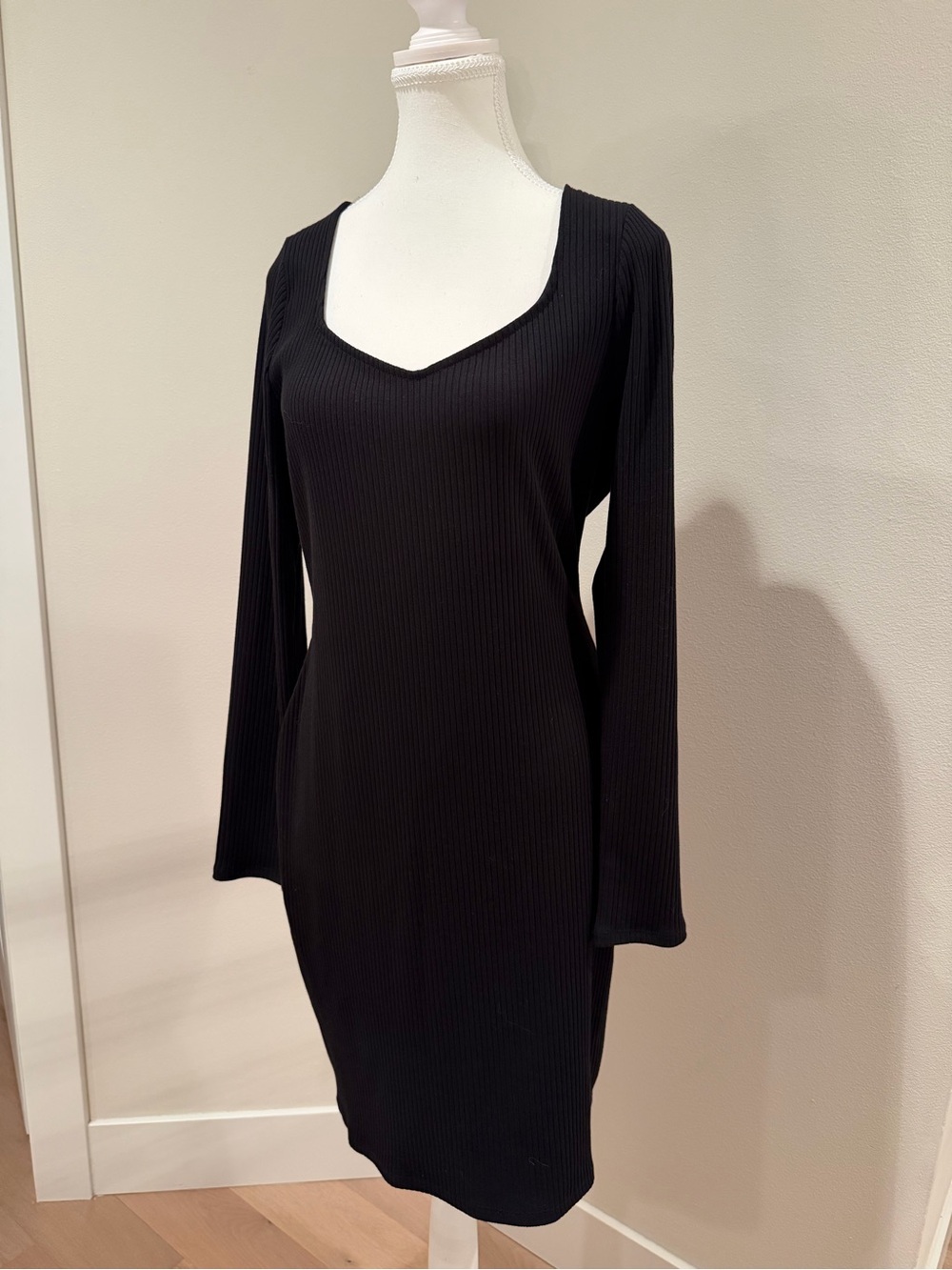 Bar III Black Ribbed Long-Sleeve Scoop-Neck Dress